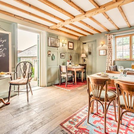 Tiger Inn - Grace Eastdean Bagian luar foto
