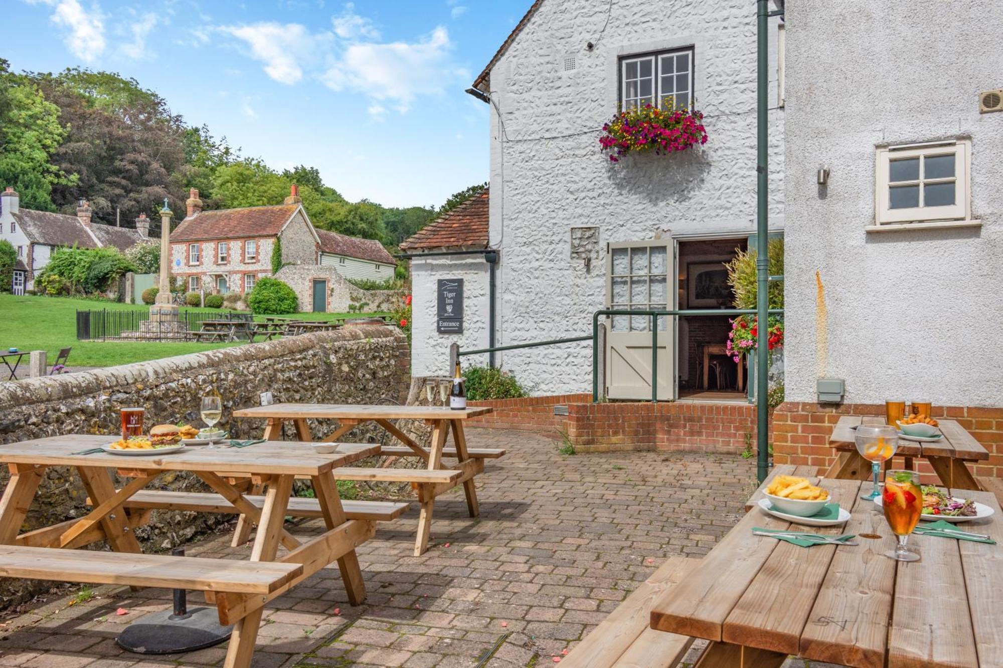 Tiger Inn - Grace Eastdean Bagian luar foto